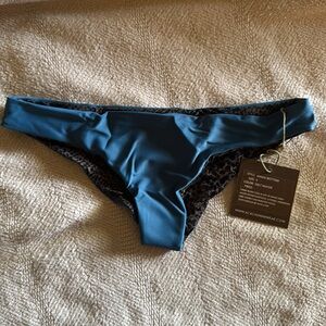 ACACIA Makai Bottom 3 colors/1 price
Small
Various Colors

New with tags